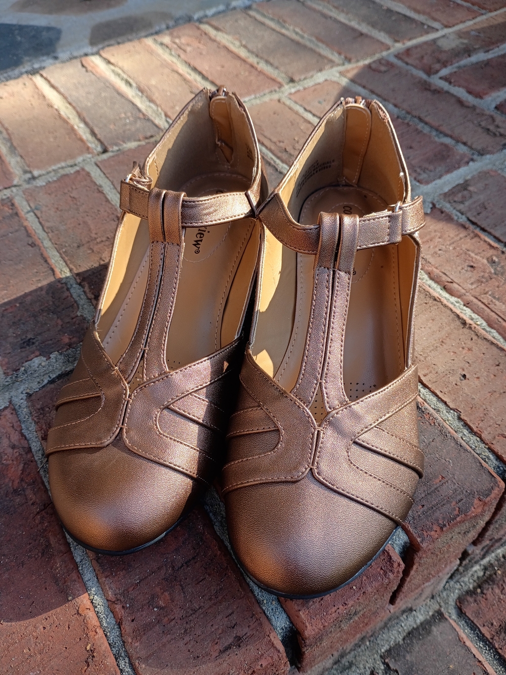 Women’s T-Strap Comfortview Heels in Bronze
